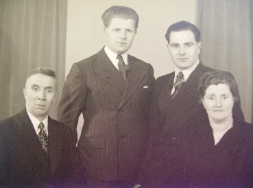 V.l.n.r. Gerrit, Gerrit Jan, Jan en Catharina Lentink. Foto beschikbaar gesteld door D. Lentink-Abbink.