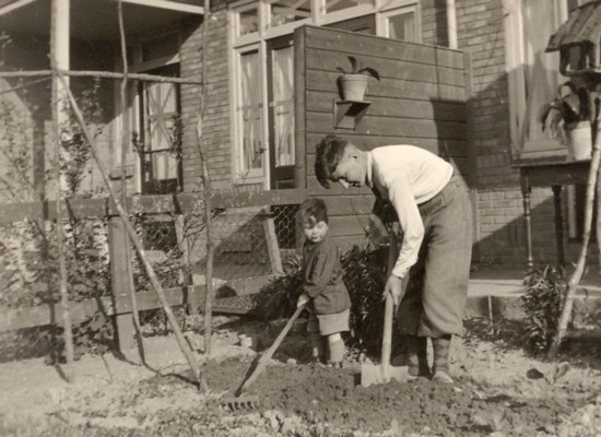 Karel en Hans, omstreeks 1938.