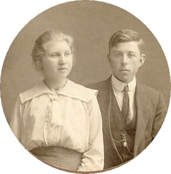Karel en Mien op Karels verjaardag in 1917.