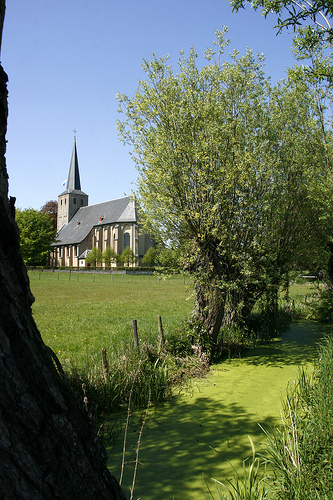 De kerk, gezien vanaf de achterzijde. Foto uit mooste's photostream op www.flickr.com uit Collections en wel uit 2008 Trips and more de set 2008-05-05 Voorst